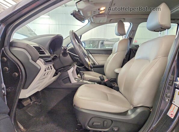 JF2SJARC1HH485353 2017 SUBARU FORESTER Gray Front interior view