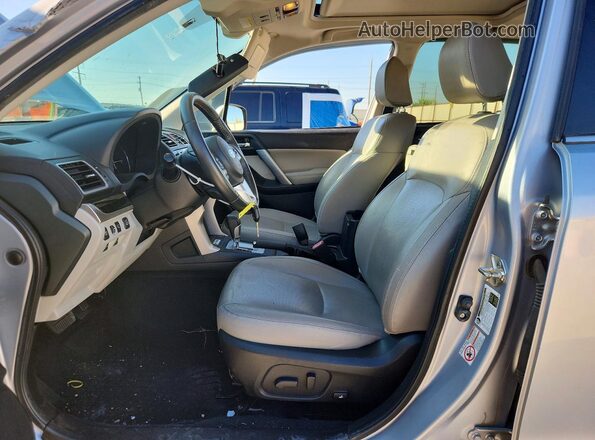JF2SJARC5HH507838 2017 SUBARU FORESTER Silver Front interior view