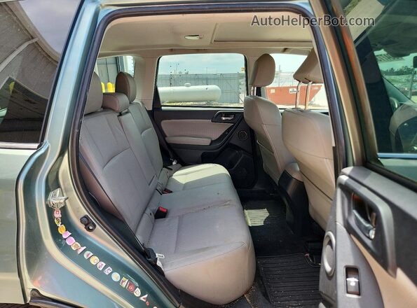 JF2SJARC8JH568008 2018 SUBARU FORESTER Зеленый Вид задней части салона