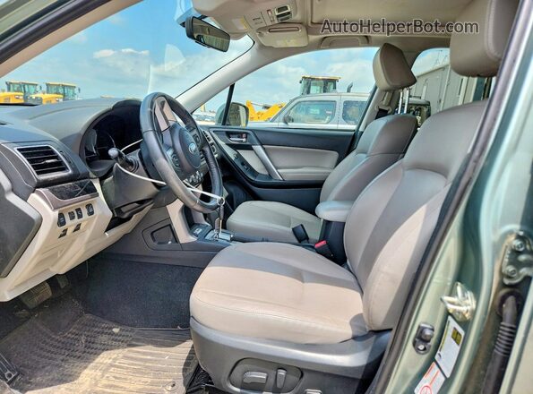 JF2SJARC8JH568008 2018 SUBARU FORESTER Зеленый Вид салона спереди