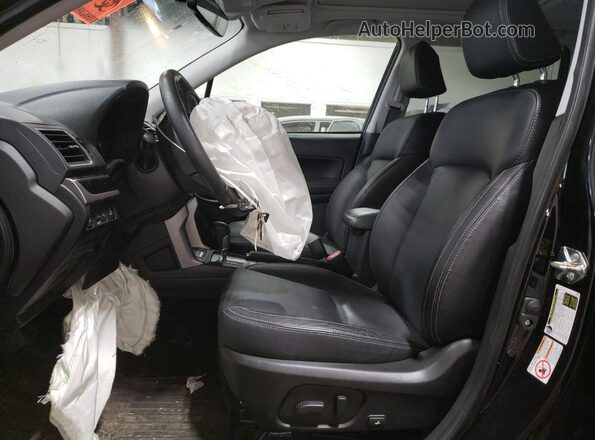 JF2SJARC9HH553267 2017 SUBARU FORESTER Черный Вид салона спереди