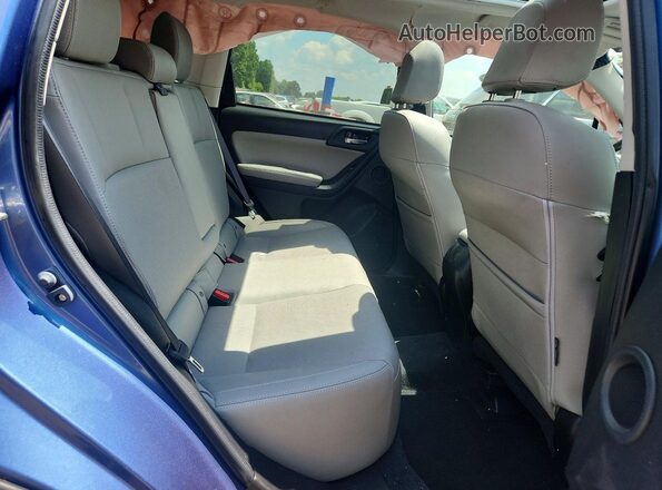 JF2SJARC9JH592141 2018 SUBARU FORESTER Blue Vista interior trasera