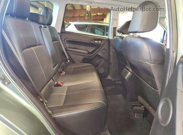 JF2SJAWC1HH464202 2017 SUBARU FORESTER Зеленый Вид задней части салона