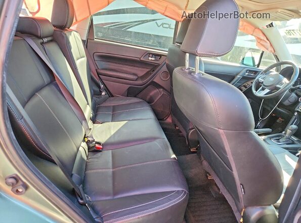 JF2SJAWC2HH552143 2017 SUBARU FORESTER Green უკანა სალონის ხედი