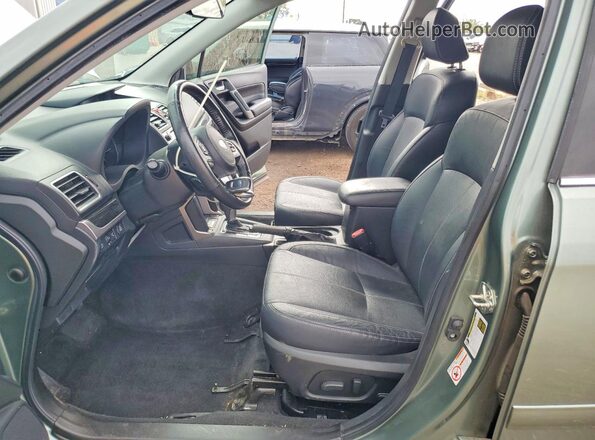 JF2SJAWC3HH585278 2017 SUBARU FORESTER Green Вид салону спереду