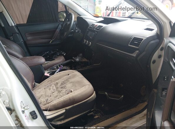 JF2SJAWC5HH574198 2017 SUBARU FORESTER White Front interior view