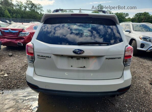 JF2SJAWC6JH422047 2018 SUBARU FORESTER White Вид ззаду