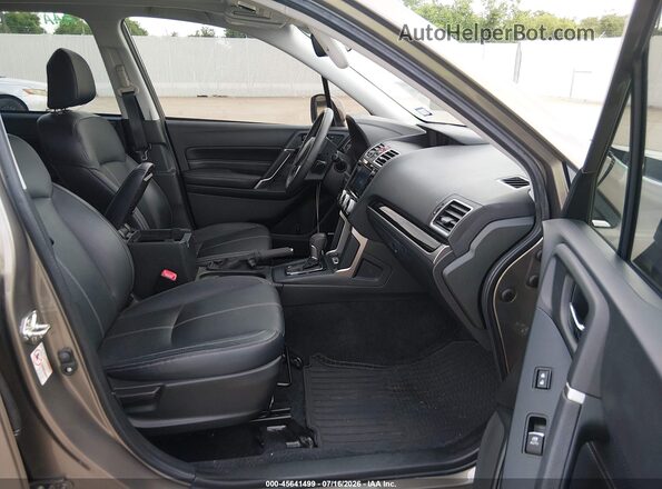 JF2SJAWC6JH464637 2018 SUBARU FORESTER Tan Вид салону спереду