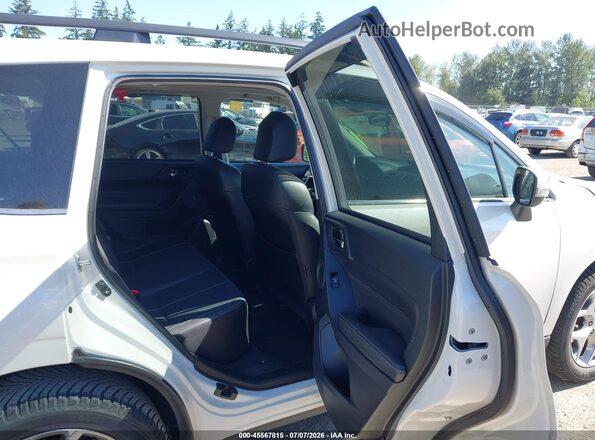 JF2SJAWC7JH587654 2018 SUBARU FORESTER White VIN კოდის სტიკერის ხედი