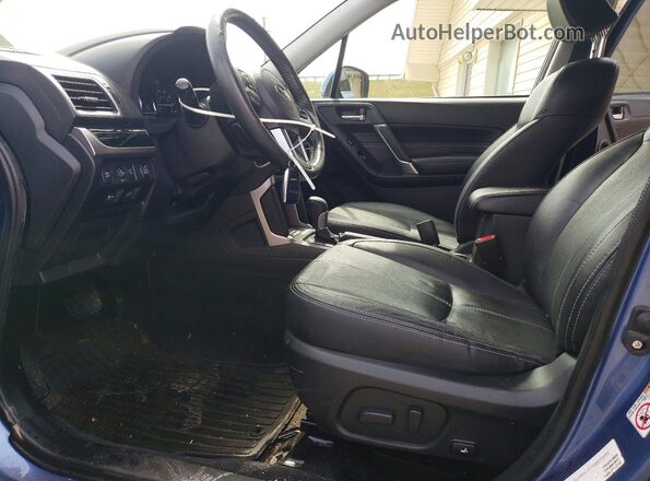 JF2SJAWC8JH454773 2018 SUBARU FORESTER Синий Вид салона спереди