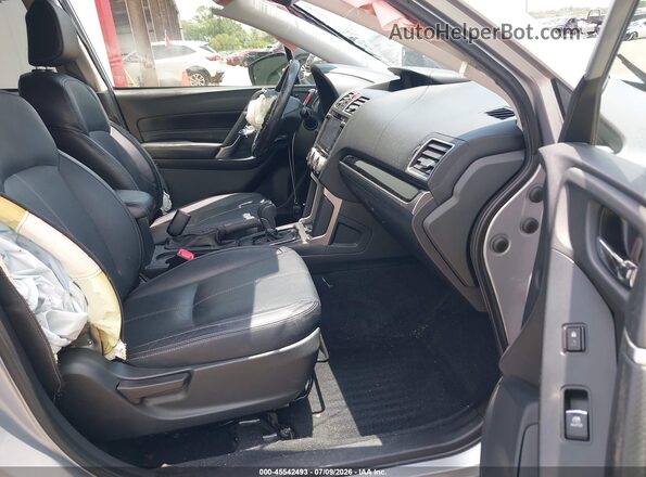 JF2SJAWC9HH558702 2017 SUBARU FORESTER White წინა სალონის ხედი