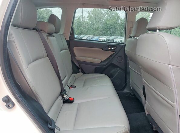 JF2SJAXC5GH472445 2016 SUBARU ASCENT White უკანა სალონის ხედი