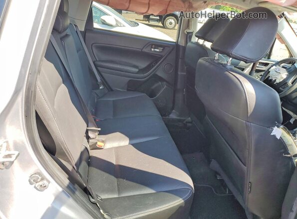 JF2SJAXC9GH404293 2016 SUBARU FORESTER Silver Widok tylnych siedzeń