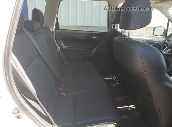 JF2SJESC7JH424953 2018 SUBARU FORESTER White Սալոնի հետևի տեսք