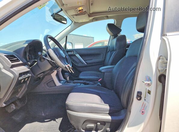 JF2SJGDC7GH522866 2016 SUBARU FORESTER White Front interior view