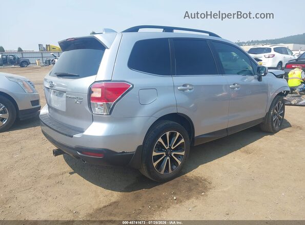 JF2SJGEC6JH528888 2018 SUBARU FORESTER Серебряный Задняя правая четверть