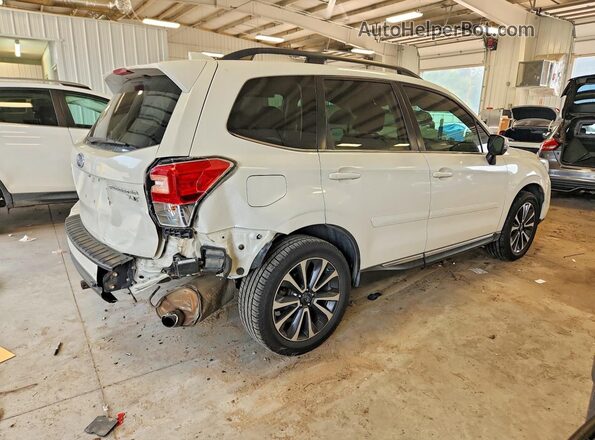 JF2SJGWC0JH458593 2018 SUBARU FORESTER White Rear right
