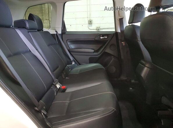 JF2SJGWC4JH466146 2018 SUBARU FORESTER White უკანა სალონის ხედი