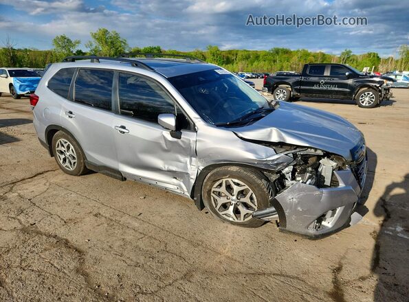 JF2SKACC8RH487186 2024 SUBARU FORESTER Серебряный Передняя правая четверть