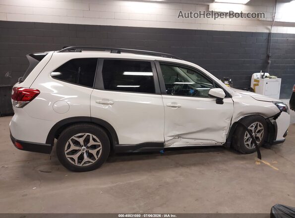 JF2SKADC1RH463424 2024 SUBARU FORESTER White Սալոնի հետևի տեսք