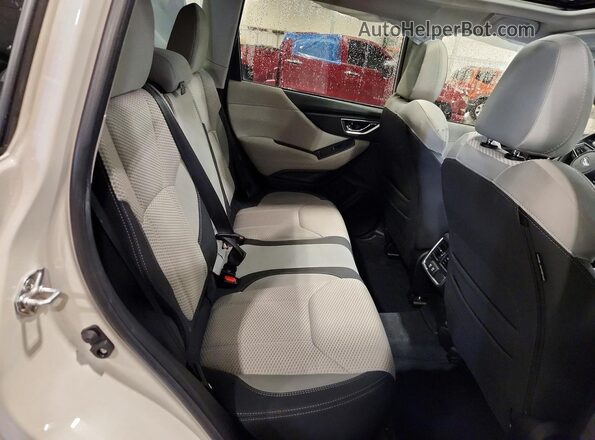 JF2SKADC1RH471121 2024 SUBARU FORESTER White უკანა სალონის ხედი