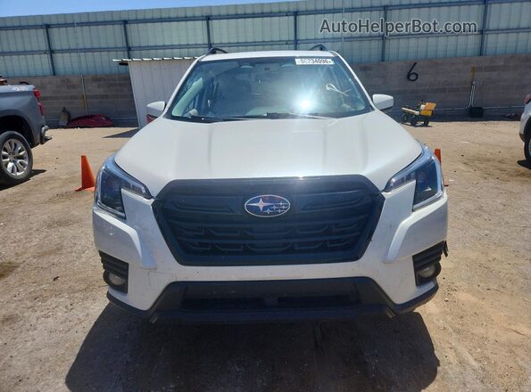 JF2SKADC7NH444743 2022 SUBARU FORESTER White Front view