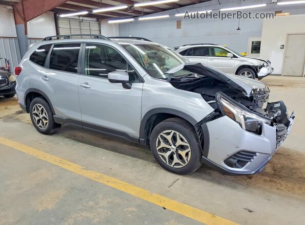 JF2SKAEC2NH402138 2022 SUBARU FORESTER Silver Передня права чверть