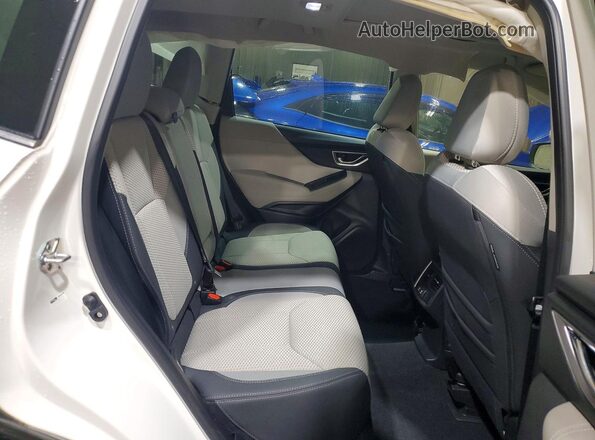 JF2SKAEC3PH454705 2023 SUBARU FORESTER White Widok wnętrza z tyłu
