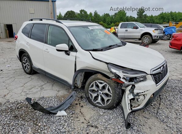 JF2SKAFC8MH545074 2021 SUBARU FORESTER Белый Передняя правая четверть