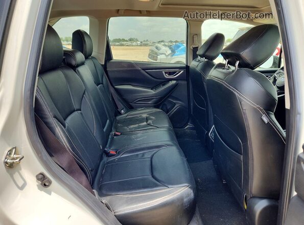 JF2SKAGC8KH401231 2019 SUBARU FORESTER White Vista de los asientos traseros