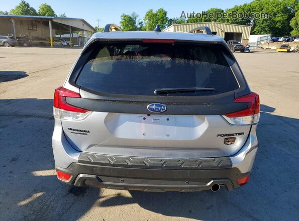 JF2SKAJC2SH406031 2025 SUBARU FORESTER Silver Widok z tyłu