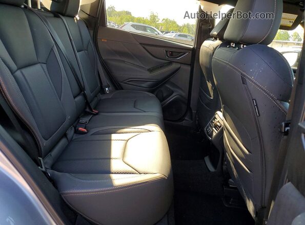 JF2SKAJC2SH406031 2025 SUBARU FORESTER Silver Widok wnętrza z tyłu