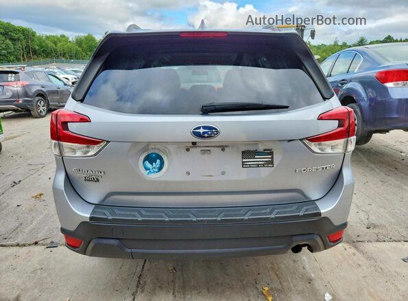 JF2SKAJC4LH422149 2020 SUBARU FORESTER Серебряный Вид сзади