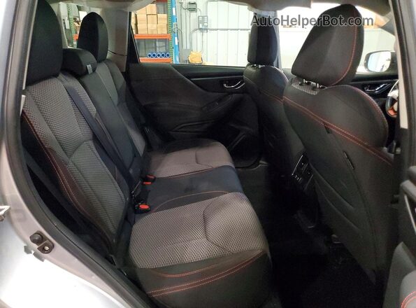 JF2SKAJC4PH427454 2023 SUBARU FORESTER Silver Widok wnętrza z tyłu
