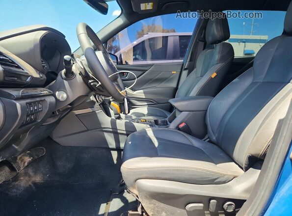 JF2SKAJC4RH527248 2024 SUBARU FORESTER Blue Vista interior delantera