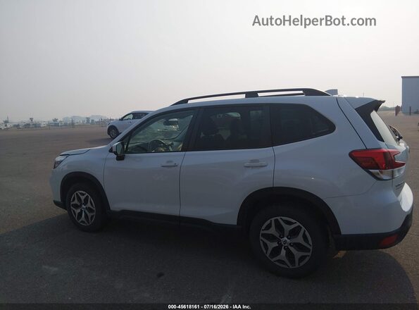 JF2SKAJC5MH586589 2021 SUBARU FORESTER White 