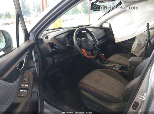 JF2SKAJC5PH497223 2023 SUBARU FORESTER Серебряный Вид салона спереди