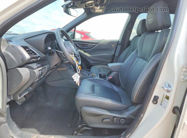 JF2SKAJC6RH525677 2024 SUBARU FORESTER White Vista interior delantera
