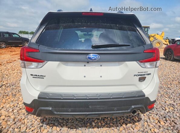JF2SKAJC6RH525677 2024 SUBARU FORESTER White Vista trasera