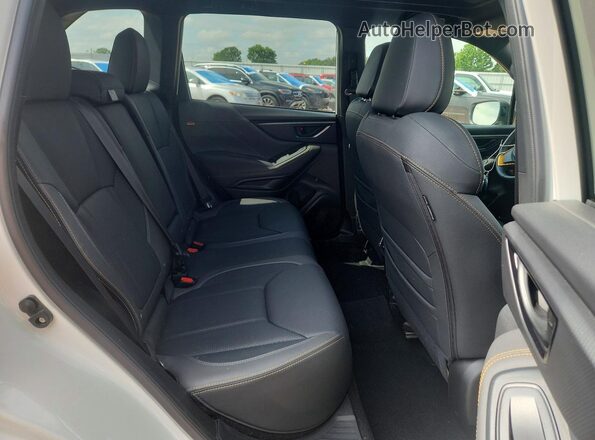 JF2SKAJC6RH525677 2024 SUBARU FORESTER White Vista de los asientos traseros