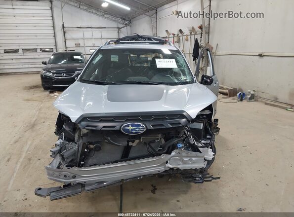 JF2SKAJC7SH408583 2025 SUBARU FORESTER Silver Սալոնի հետևի տեսք