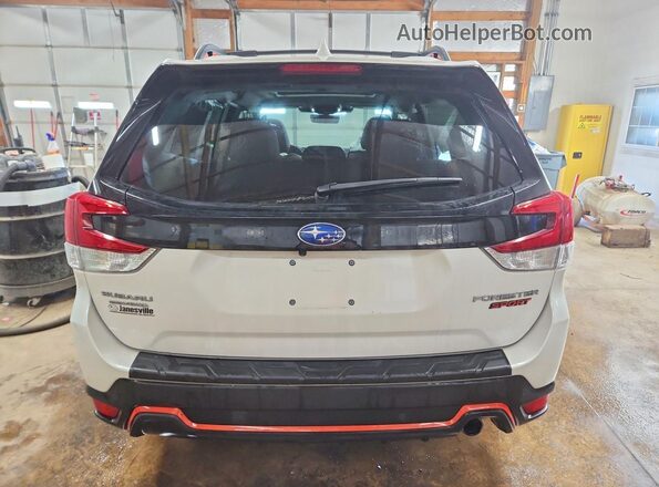JF2SKAJC8NH407589 2022 SUBARU FORESTER White Widok z tyłu