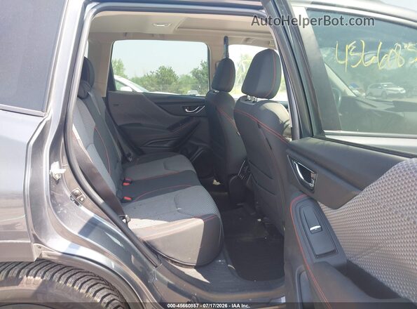 JF2SKAJCXNH496002 2022 SUBARU FORESTER Gray Widok naklejki z numerem VIN