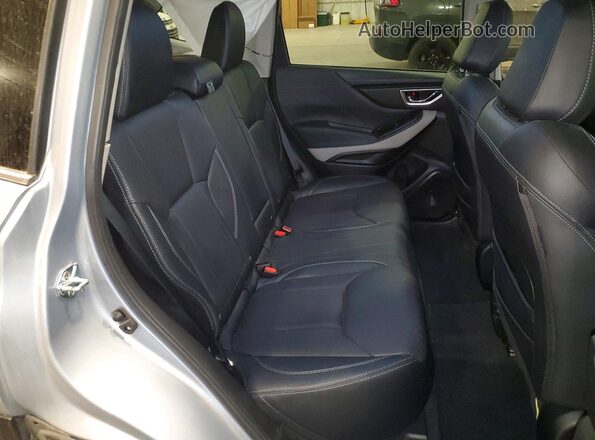 JF2SKALCXRH430794 2024 SUBARU FORESTER Silver Вид задньої частини салону