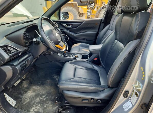 JF2SKAMC7NH411080 2022 SUBARU FORESTER Gray Front interior view