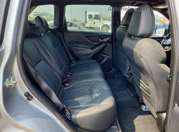 JF2SKAMC7NH411080 2022 SUBARU FORESTER Gray Rear interior view