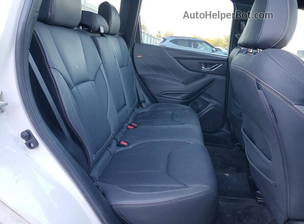 JF2SKAMCXNH439892 2022 SUBARU FORESTER White Вид задньої частини салону