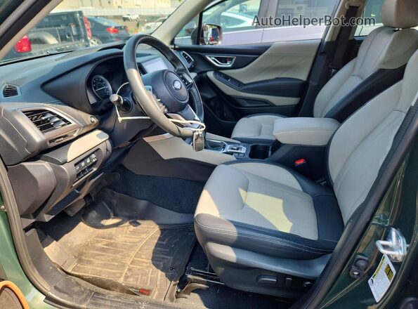 JF2SKAPC4PH518084 2023 SUBARU FORESTER Green Vista interior delantera