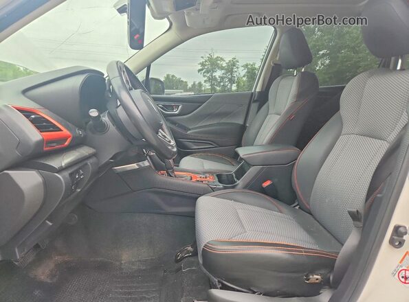 JF2SKAPC5KH480793 2019 SUBARU FORESTER White Вид салону спереду