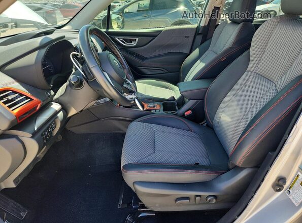 JF2SKARC1MH472139 2021 SUBARU FORESTER Silver Front interior view